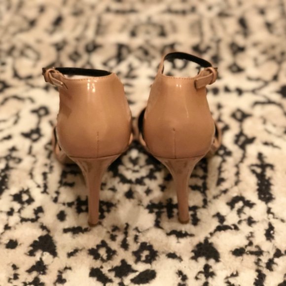 Nude Closed Toe Pointy Heels/Pumps - Picture 6 of 7
